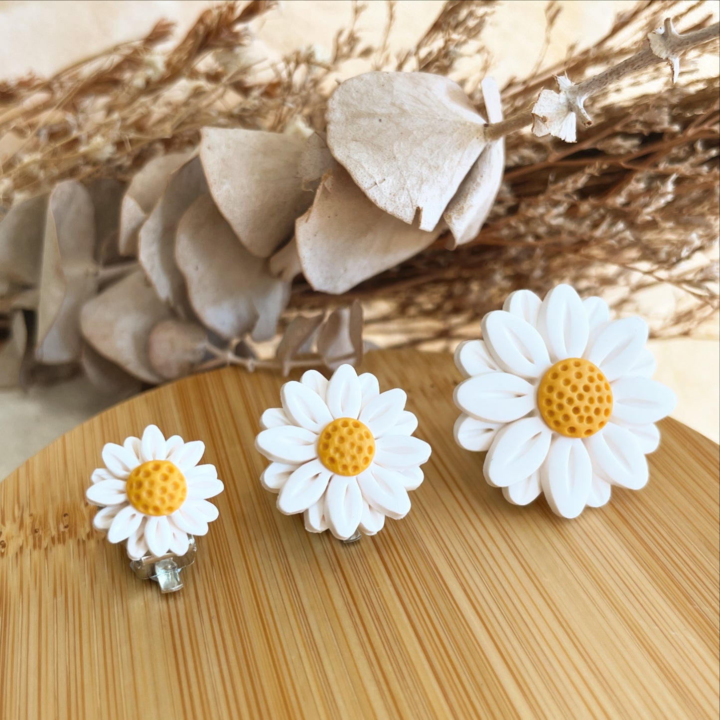 CLIP ON Daisy Studs