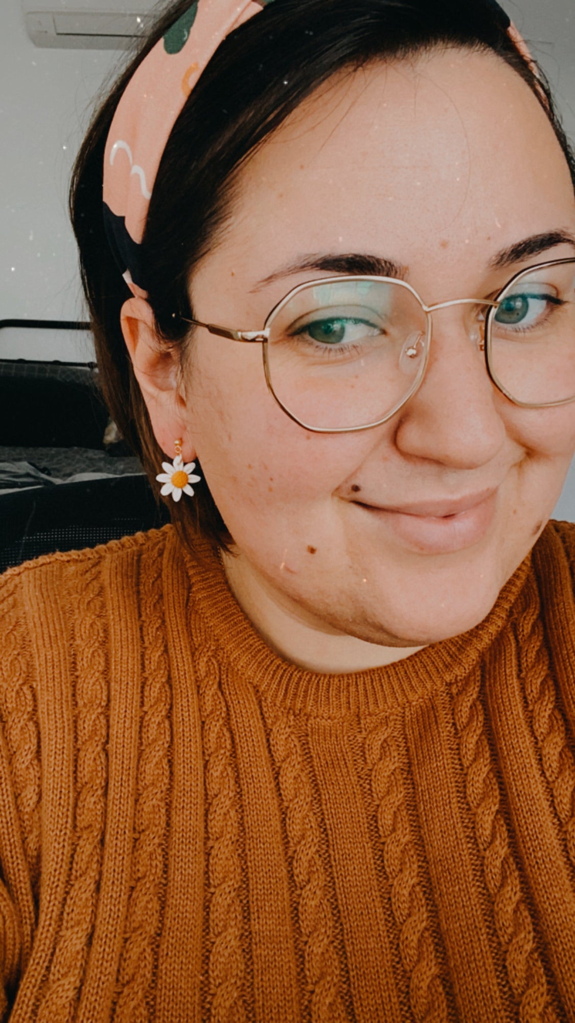 Dainty Daisy Earrings